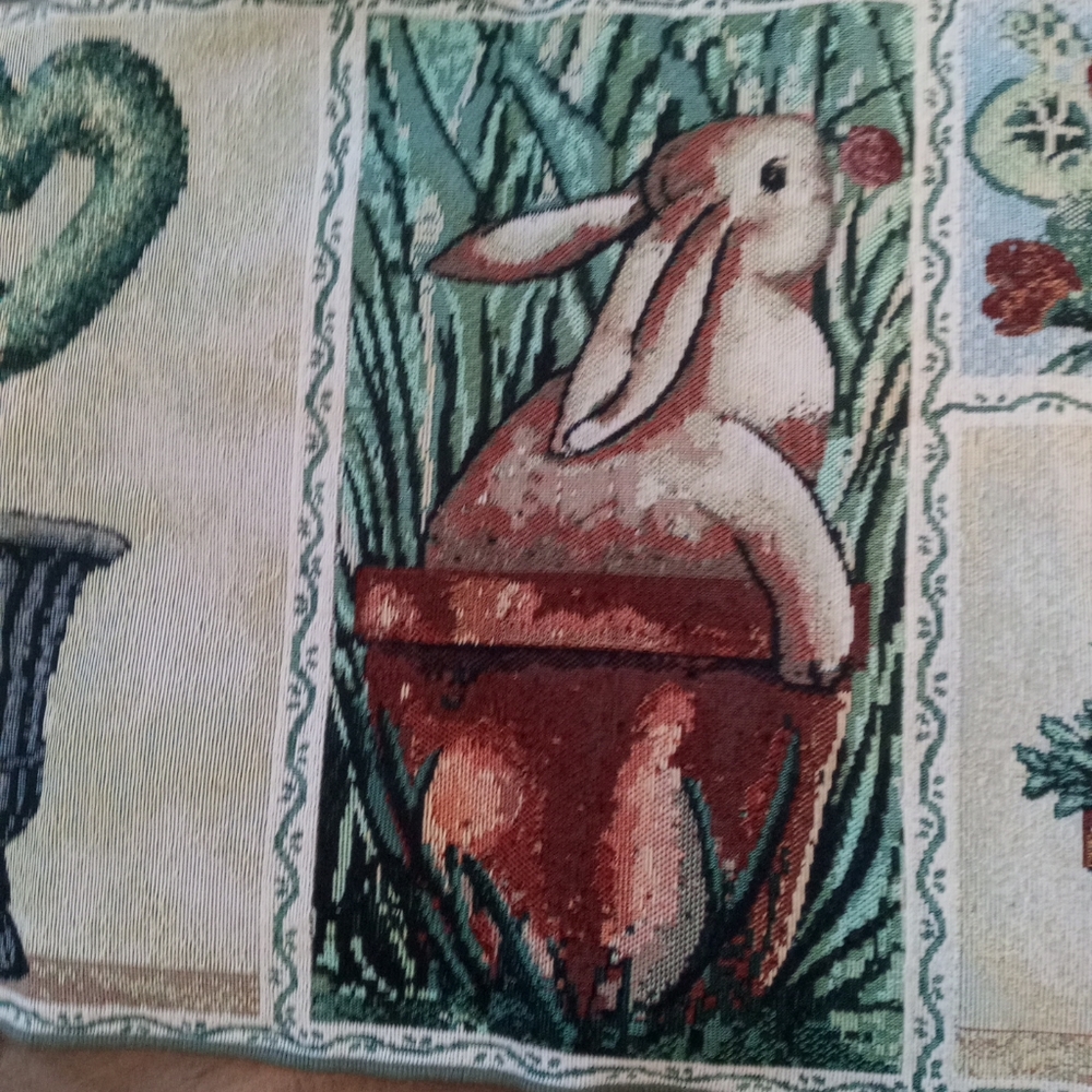 Spring/Easter Tapestry Table runner - Picture 4 of 10